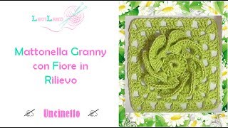 Mattonella Granny con fiore in rilievo  Uncinetto  Granny Square with Rilief Flower [upl. by Macleod]