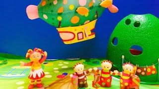 Upsy Daisy and Pinky Ponk Christmas Surprise In The Night Garden Toys [upl. by Dachy829]