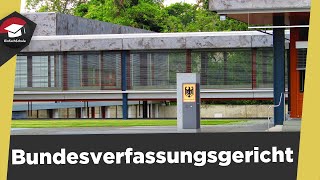 Bundesverfassungsgericht einfach erklärt  Grundlagen Aufgaben und Zusammensetzung erklärt [upl. by Ynohtona]