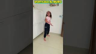 Sofy prova la VERTICALE al muro si arrabbia ma poi ci riesce a ritmo del tiktoktrend 🤭 shorts [upl. by Nnayr]