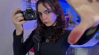 ASMR  Garota esquisita te fotografando [upl. by Enitnemelc]