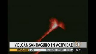 Volcán Santiaguito entró en estado de erupción en la madrugada [upl. by Laurance]