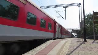 IRFCA 12925 Paschim express crosses Umroli at MPS [upl. by Anibur510]