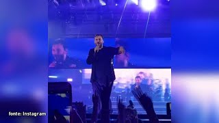 Cremonini canta quotMarmellata25quot e sulla tribuna Roberto Baggio si commuove [upl. by Norrahs454]