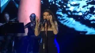 quotEntre tú y mil maresquot  Laura Pausini  Starlite Marbella  The Greatest Hits World Tour [upl. by Eerok]