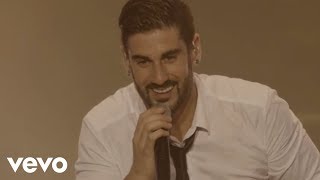 Melendi  Canción de Amor Caducada En Directo [upl. by Ewold100]