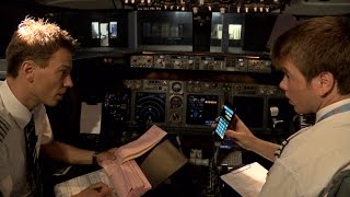 Vlieg mee met een piloot in de cockpit van een Boeing 737 deel 1 [upl. by Alvinia]