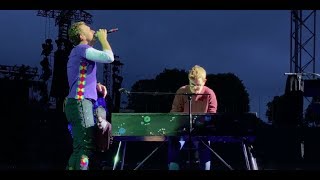 Chris Martin and a fan perform Everglow in Munich [upl. by Alinna145]