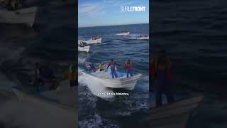 Un bateau de Sea Sheperd attaqué par des braconniers mexicains   Sur le front avec Hugo Clément [upl. by Ettedanreb]