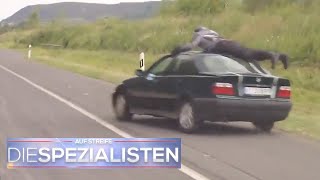 Lebensgefährliche Mutprobe auf der Autobahn Mitfahren aufm Autodach  Die Spezialisten  SAT1 TV [upl. by Haila]