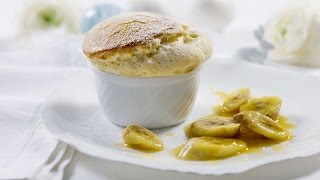 Vanillesoufflé mit flambierten Bananen  Dessertrezept von Betty Bossi [upl. by Shiverick]