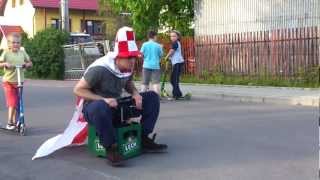 euro 2012 tak kibicują POLACY  piwny pojazd beer crate scooter [upl. by Yatzeck325]