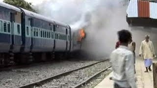 Catastrophe ferroviaire en Inde un train fauche des dizaines de pèlerins [upl. by Maiah135]