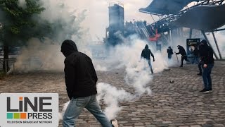 Violents heurts aux abords du meeting de Marine Le Pen  Paris  France 17 avril 2017 [upl. by Itnahsa]