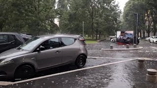 Le impressionanti immagini del nubifragio a Milano chicchi di grandine grossi quasi quanto un palmo [upl. by Corkhill297]