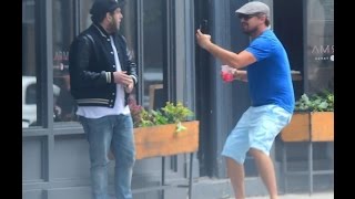 Leonardo DiCaprio asusta con una broma a Jonah Hill en Nueva York [upl. by Alamac488]