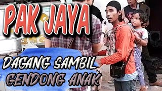 PAK JAYA JUAL SIOMAY SAMBIL MENGGENDONG ANAK BIKIN TERHARU  SOSIALNET [upl. by Drucill872]