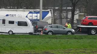 Verkeersellende op de E40 in Beernem ongeval veroorzaakt heel wat file richting kust [upl. by Ettigdirb654]