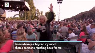 Bonnie Tyler quotHolding Out for a Heroquot  Allsang på Grensen 2014 [upl. by Arretnahs810]