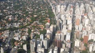 Vista aérea São Paulo  Aterrissagem Aeroporto Congonhas [upl. by Nadual888]