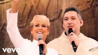 Padre Marcelo Rossi  Erguei as Mãos Video Ao Vivo ft Xuxa [upl. by Lea]