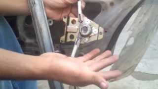 Reparar el elevador del vidrio de un NISSAN TSURU II primera parte [upl. by Karilynn542]