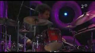 Crowded House  Dont Dream Its Over Live Earth 2007 [upl. by Udenihc]