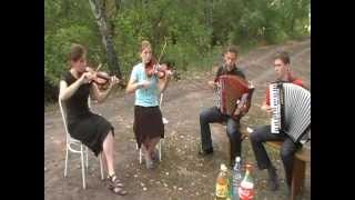 Hausmusik in Russland bei einer mennonitischen Familie Teil 1 família menonita russa instrumental [upl. by Ayital]