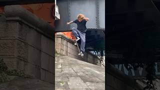 Frontside ollie nesse spot de rua skateboarding art love skate [upl. by Fraase724]