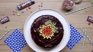 Gâteau yaourt danniversaire au chocolat Nestlé Dessert et Smarties [upl. by Nonnairb766]