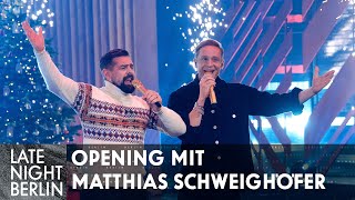 Matthias Schweighöfer amp Klaas eröffnen die Show mit einem WeihnachtsDuett  Late Night Berlin [upl. by Gleda44]