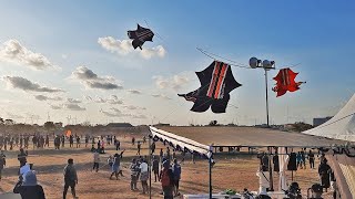 WOW RAME LAYANGAN SUPER BESAR BERLOMBA DI LAPANGAN BERDEBU PANTAI PADANG GALAK [upl. by Cheyne]