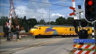 Spoorwegovergang Bilthoven  Dutch railroad crossing [upl. by Simpson]