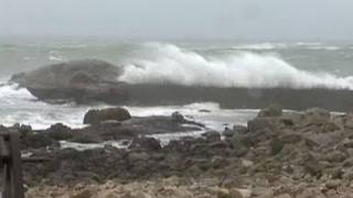 Vigilance meteo en Bretagne  les image de la tempête  Le Figaro [upl. by Cynar]