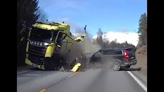 Volvo XC70Volvos excellent safety proved in the crash [upl. by Ragnar987]