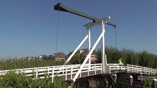 Brugopening Kleinpolderbrug Nieuwerkerk ad IJssel Ophaalbrug Drawbridge Pont Levis Klappbrücke [upl. by Seen]