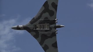 VULCAN XH558 TAKEOFF  DONCASTER AIRPORT UK HOWL RAF PILOT [upl. by Tavia]