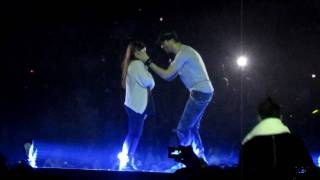 Enrique Iglesias picking Hero Girl and Hero song MEN Arena Manchester March 24 2011 Euphoria Tour [upl. by Lebasiairam9]