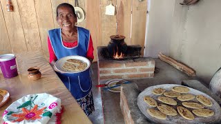 RICO DESAYUNO EN ESTA MAÑANA LLUVIOSA  DOÑA LUPITA [upl. by Ankney]