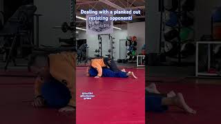 Dealing with a resisting planked out opponent bjj jiujitsu selfdefense armbar lawenforcement [upl. by Annayrb]