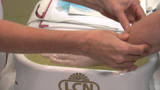 How to apply paraffin wax profesionally to the hands [upl. by Spratt]