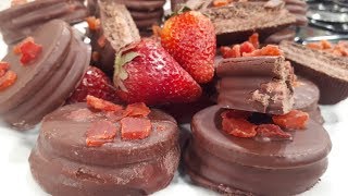 Alfajores de chocolate rellenos de frutilla [upl. by Buzzell]