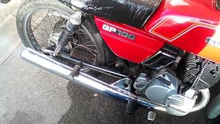 Suzuki gp100 1982 red [upl. by Ylnevaeh]