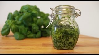 Basilikum Pesto alla Genovese  Einfaches Pesto Rezept zum selber machen  Kochnoob [upl. by Notnil]