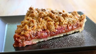 Tarte fraises  rhubarbe façon crumble [upl. by Atteloiv]