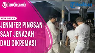 Jennifer Coppen Pingsan Saat Jenazah Dali Wassink Dikremasi [upl. by Cimbura]