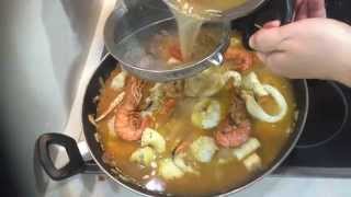 Cocina con Beto y Jose  Zarzuela de pescado y marisco [upl. by Pappas563]