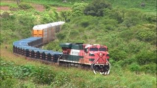 HD  Ferromex ES44AC amp SD70ACe Entre la belleza del campo de Jalisco  México [upl. by Arrik]