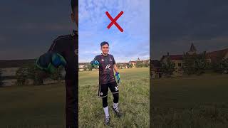 Cara melepaskan sarung tangan kiper yang benar tutorial sarungtangankiper uhlsportgloves [upl. by Relyk]