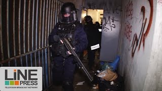 Evacuation des migrants du lycée JeanQuarré  Paris  France 23 octobre 2015 [upl. by Sollie61]